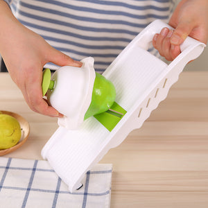 Multi-functional kitchen cutting set