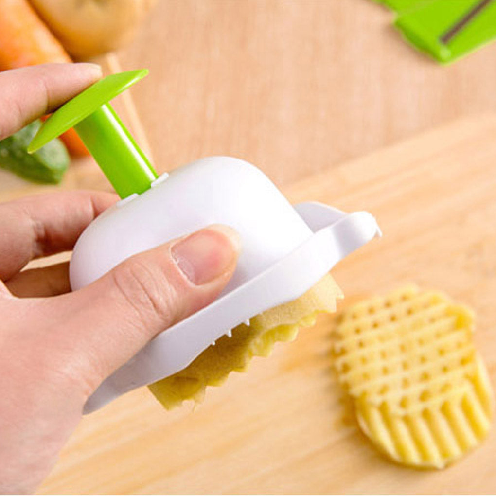 Multi-functional kitchen cutting set